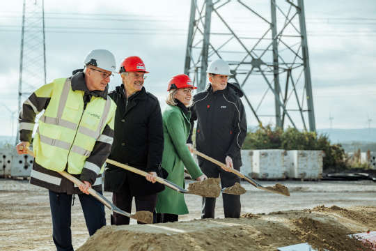 Spatenstisch_APG-UW Sarasdorf_vlnr_Gerhard Christiner_Karl Wilfing_Leonore Gewessler_Franz Mittermayer_L1640694.jpg